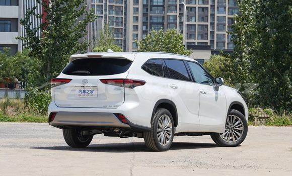 Buy New Toyota Highlander White Car in Bishkek in Bishkek Buy New Toyota Highlander White Car in Bishkek in Bishkek