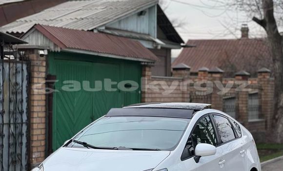 Buy Used Toyota Prius White Car in Ananyevo in Issyk-Kul