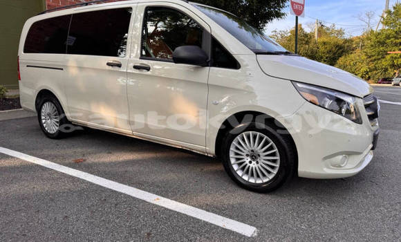 Buy Used Mercedes-Benz Vito White Car in Bishkek in Bishkek