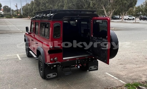 Buy Used Land Rover Defender Red Car in Barskoon in Issyk-Kul Buy Used Land Rover Defender Red Car in Barskoon in Issyk-Kul