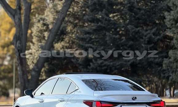 Buy Used Lexus ES White Car in Bishkek in Bishkek Buy Used Lexus ES White Car in Bishkek in Bishkek