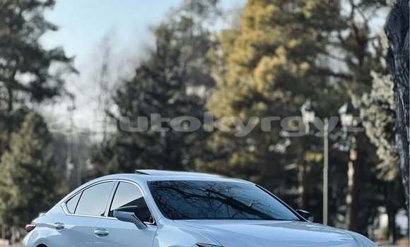 Buy Used Lexus ES White Car in Bishkek in Bishkek Buy Used Lexus ES White Car in Bishkek in Bishkek