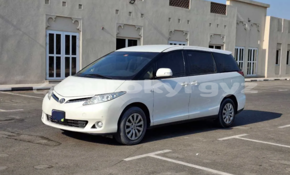 Buy Used Toyota Previa White Car in Bishkek in Bishkek