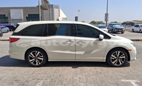 Buy Used Honda Odyssey White Car in Bishkek in Bishkek Buy Used Honda Odyssey White Car in Bishkek in Bishkek