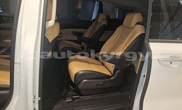 Buy Used Kia Carnival White Car in Bishkek in Bishkek Buy Used Kia Carnival White Car in Bishkek in Bishkek