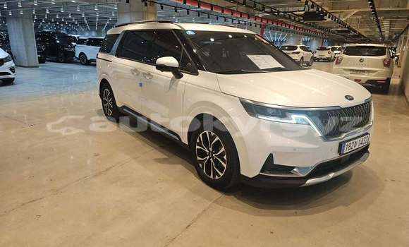 Buy Used Kia Carnival White Car in Bishkek in Bishkek Buy Used Kia Carnival White Car in Bishkek in Bishkek