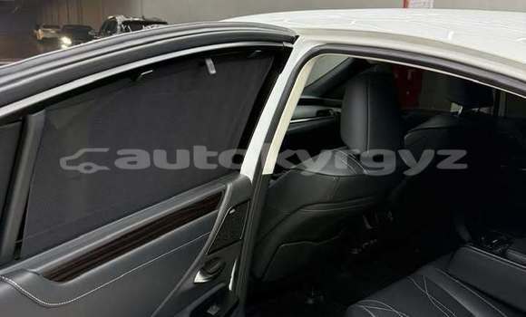Buy Used Lexus ES White Car in Bishkek in Bishkek Buy Used Lexus ES White Car in Bishkek in Bishkek