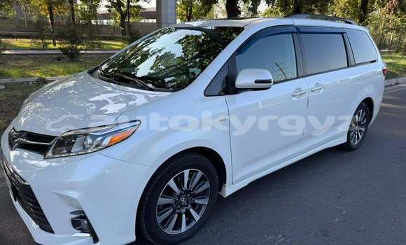 Buy Used Toyota Sienna White Car in Bishkek in Bishkek Buy Used Toyota Sienna White Car in Bishkek in Bishkek