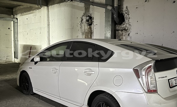 Buy Used Toyota Prius White Car in Bishkek in Bishkek