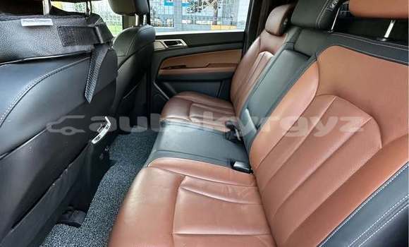 Buy Used Toyota Hiluxe Revo Black Car in Bishkek in Bishkek Buy Used Toyota Hiluxe Revo Black Car in Bishkek in Bishkek