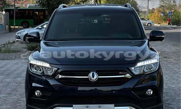 Buy Used Toyota Hiluxe Revo Black Car in Bishkek in Bishkek Buy Used Toyota Hiluxe Revo Black Car in Bishkek in Bishkek