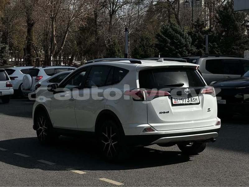 Big with watermark toyota rav4 bishkek bishkek 5595
