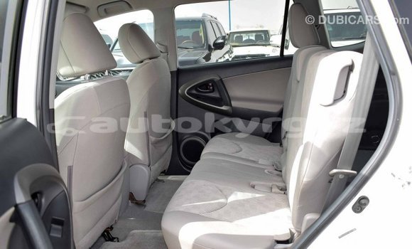 Buy Import Toyota HiAce White Truck in Import - Dubai in Batken Buy Import Toyota HiAce White Truck in Import - Dubai in Batken