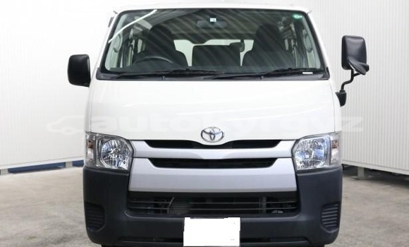 Buy Used Toyota Hiace White Car in Khaidarkan in Batken