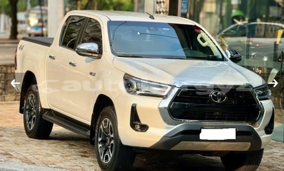 Buy Used Toyota Hilux White Car in Bishkek in Bishkek