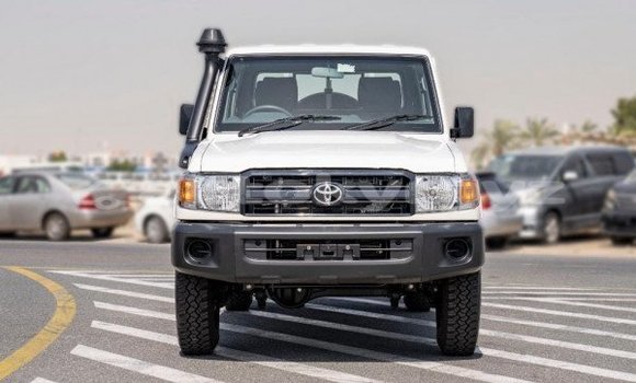Buy Used Toyota Land Cruiser White Car in Bishkek in Bishkek