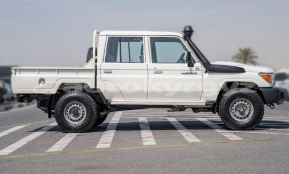 Buy Used Toyota Land Cruiser White Car in Bishkek in Bishkek Buy Used Toyota Land Cruiser White Car in Bishkek in Bishkek