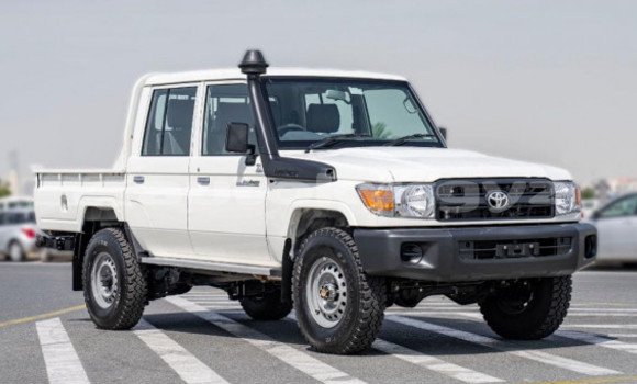 Buy Used Toyota Land Cruiser White Car in Bishkek in Bishkek Buy Used Toyota Land Cruiser White Car in Bishkek in Bishkek