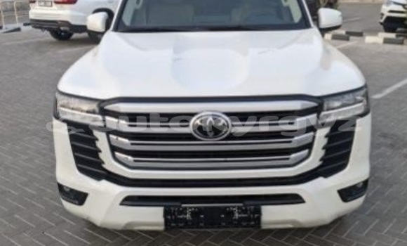 Buy Used Toyota Land Cruiser White Car in Bishkek in Bishkek