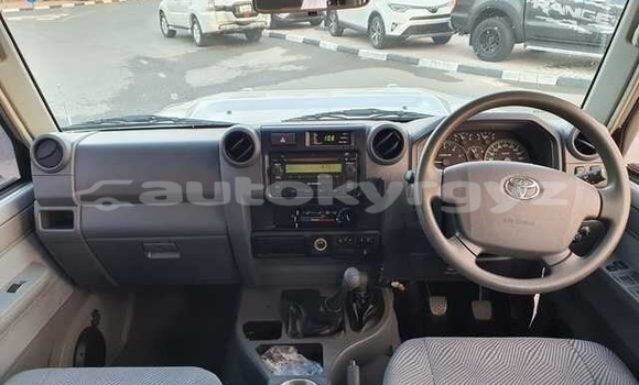Buy Used Toyota Land Cruiser Silver Car in At–Bashi in Naryn Buy Used Toyota Land Cruiser Silver Car in At–Bashi in Naryn