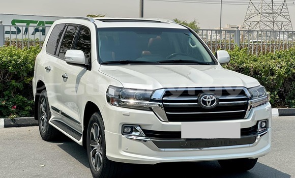 Buy Used Toyota Land Cruiser White Car in Chat–Bazar in Talas Buy Used Toyota Land Cruiser White Car in Chat–Bazar in Talas