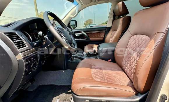 Buy Used Toyota Land Cruiser White Car in Chat–Bazar in Talas Buy Used Toyota Land Cruiser White Car in Chat–Bazar in Talas