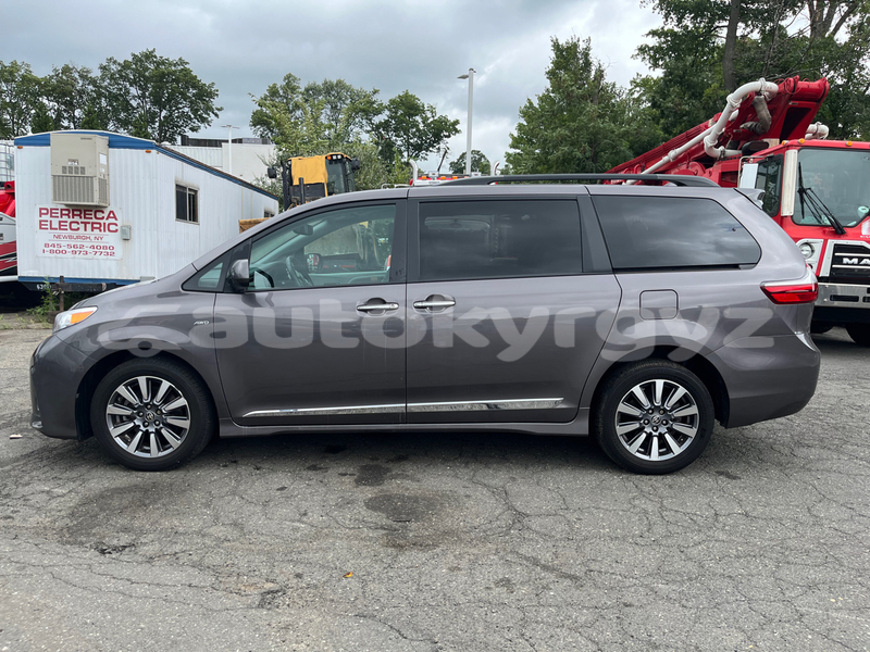 Big with watermark toyota sienna issyk kul barskoon 5677