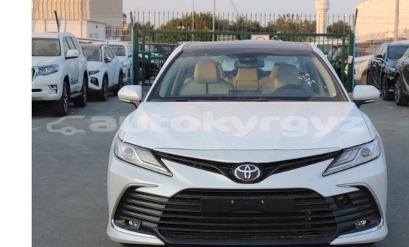 Buy Used Toyota Camry White Car in Bishkek in Bishkek