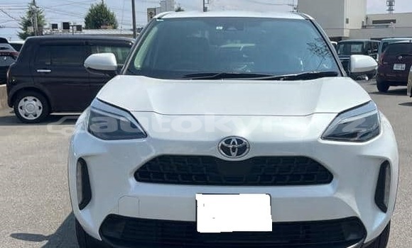 Buy Used Toyota Yaris White Car in Jangybazar in Jalal-Abad