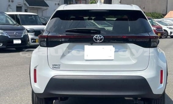 Buy Used Toyota Yaris White Car in Jangybazar in Jalal-Abad Buy Used Toyota Yaris White Car in Jangybazar in Jalal-Abad
