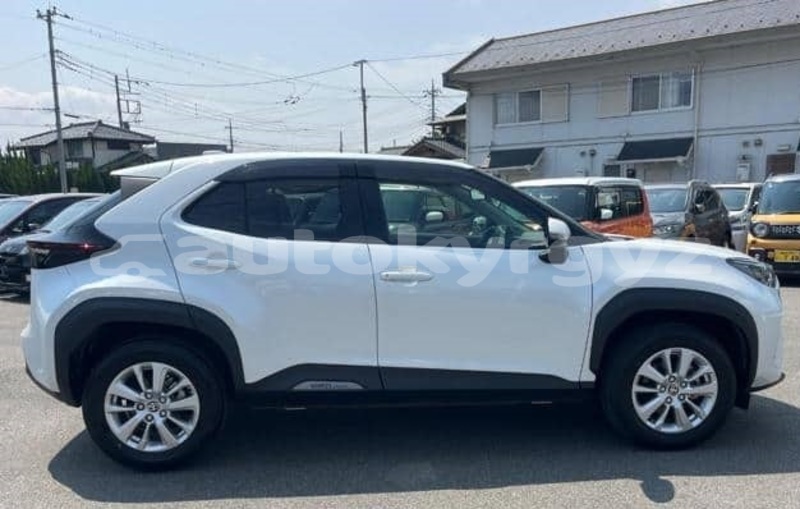 Big with watermark toyota yaris jalal abad jangybazar 5680