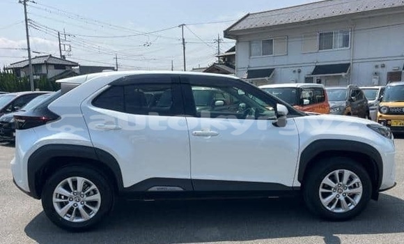 Buy Used Toyota Yaris White Car in Jangybazar in Jalal-Abad Buy Used Toyota Yaris White Car in Jangybazar in Jalal-Abad