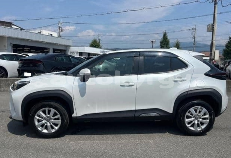 Big with watermark toyota yaris jalal abad jangybazar 5680