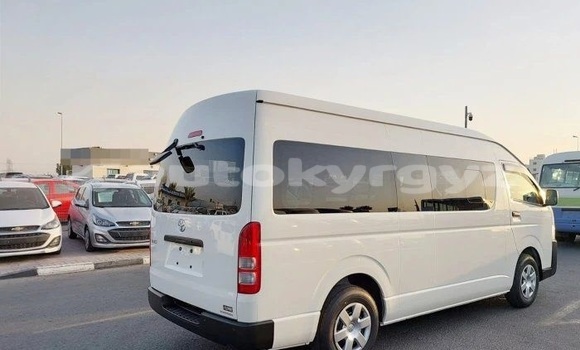 Buy Used Toyota Hiace White Car in Bishkek in Bishkek Buy Used Toyota Hiace White Car in Bishkek in Bishkek