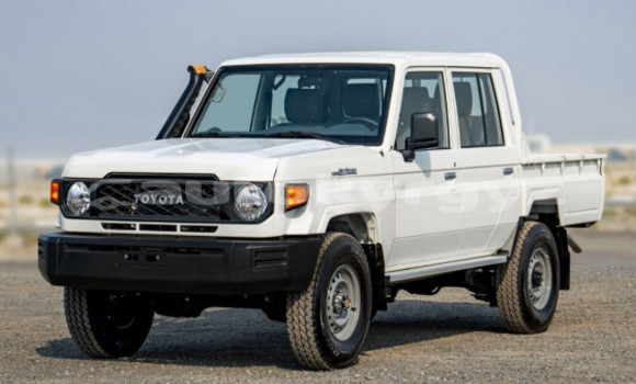 Buy Used Toyota Land Cruiser White Car in Bishkek in Bishkek