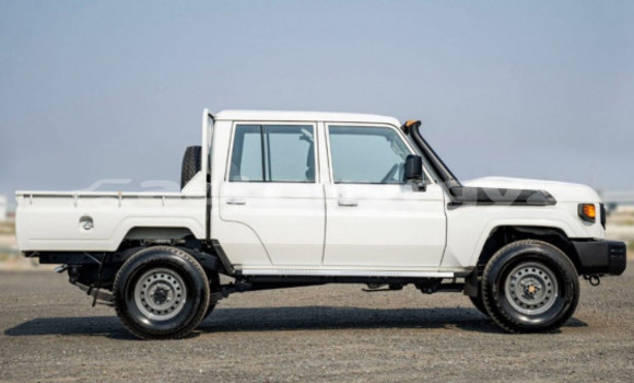 Buy Used Toyota Land Cruiser White Car in Bishkek in Bishkek Buy Used Toyota Land Cruiser White Car in Bishkek in Bishkek