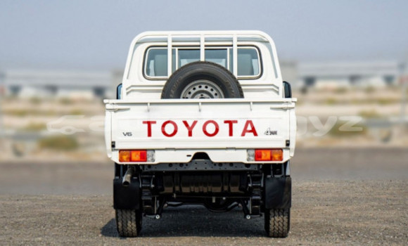 Buy Used Toyota Land Cruiser White Car in Bishkek in Bishkek Buy Used Toyota Land Cruiser White Car in Bishkek in Bishkek