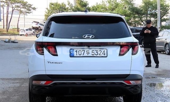 Buy Used Hyundai Tucson White Car in Bishkek in Bishkek Buy Used Hyundai Tucson White Car in Bishkek in Bishkek