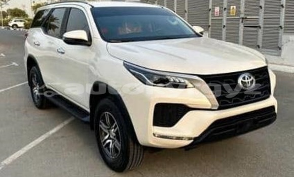 Buy Used Toyota Fortuner White Car in Bishkek in Bishkek Buy Used Toyota Fortuner White Car in Bishkek in Bishkek