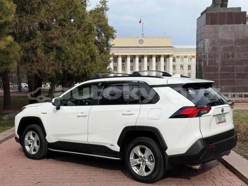 Big with watermark toyota rav4 bishkek bishkek 5747