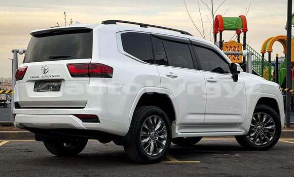 Buy Used Toyota Land Cruiser White Car in Bishkek in Bishkek Buy Used Toyota Land Cruiser White Car in Bishkek in Bishkek