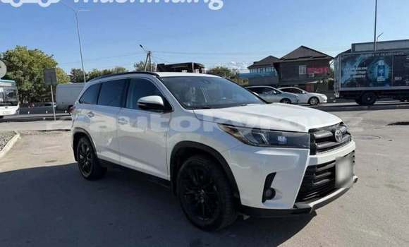 Buy Used Toyota Highlander White Car in Bishkek in Bishkek Buy Used Toyota Highlander White Car in Bishkek in Bishkek
