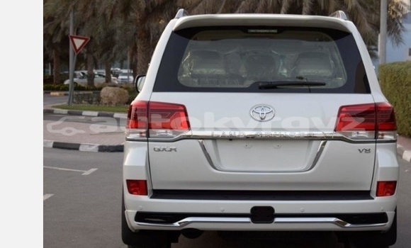 Buy Used Toyota Land Cruiser White Car in Bishkek in Bishkek Buy Used Toyota Land Cruiser White Car in Bishkek in Bishkek