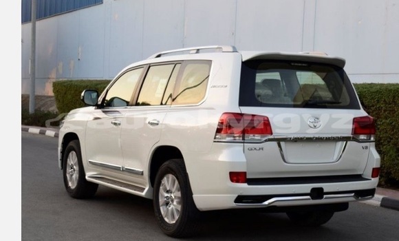 Buy Used Toyota Land Cruiser White Car in Bishkek in Bishkek Buy Used Toyota Land Cruiser White Car in Bishkek in Bishkek