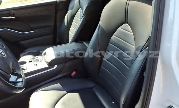 Buy Used Toyota Highlander White Car in Bishkek in Bishkek Buy Used Toyota Highlander White Car in Bishkek in Bishkek