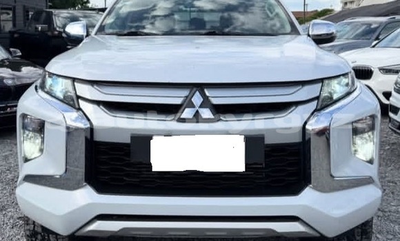 Buy Used Mitsubishi L200 White Car in Bishkek in Bishkek Buy Used Mitsubishi L200 White Car in Bishkek in Bishkek