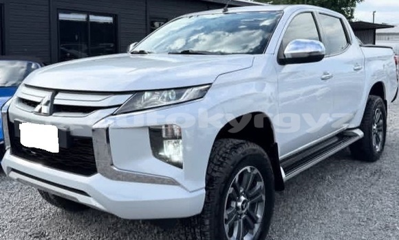 Buy Used Mitsubishi L200 White Car in Bishkek in Bishkek Buy Used Mitsubishi L200 White Car in Bishkek in Bishkek