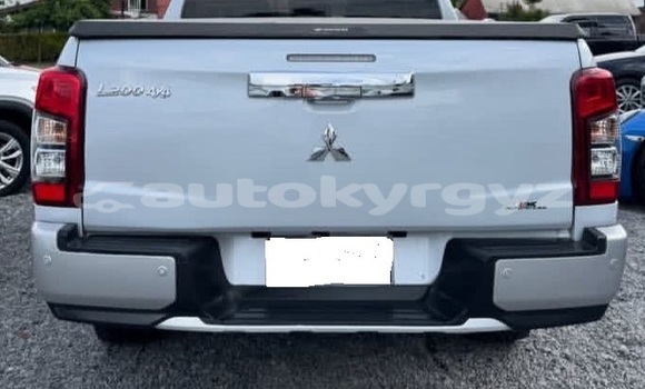 Buy Used Mitsubishi L200 White Car in Bishkek in Bishkek Buy Used Mitsubishi L200 White Car in Bishkek in Bishkek