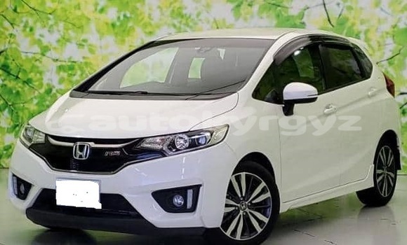 Buy Used Honda FIT White Car in Bishkek in Bishkek