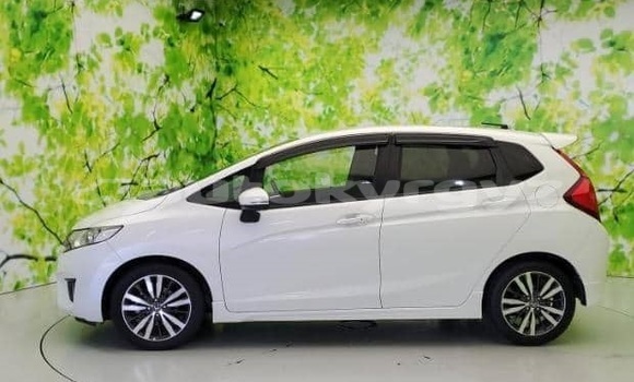 Buy Used Honda FIT White Car in Bishkek in Bishkek Buy Used Honda FIT White Car in Bishkek in Bishkek